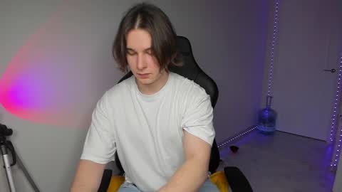 Snapshot of vincent__strong chatting on December 2024 01:38:02 PM Vincent Strong online show from December 2024 01:38:02 PM