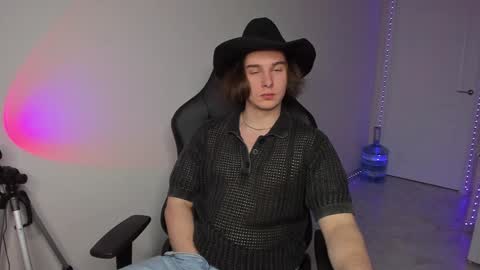 Snapshot of vincent__strong chatting on January 2025 03:13:01 PM Vincent Strong online show from January 2025 03:13:01 PM