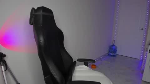 Snapshot of vincent__strong chatting on January 2025 12:28:02 PM Vincent Strong online show from January 2025 12:28:02 PM