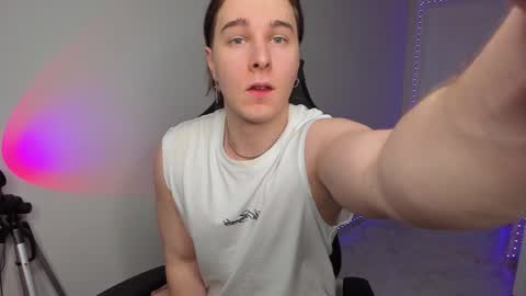 Snapshot of vincent__strong chatting on January 2025 02:30:02 PM Vincent Strong online show from January 2025 02:30:02 PM