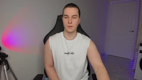 Snapshot of vincent__strong chatting on February 2025 01:19:02 PM Vincent Strong online show from February 2025 01:19:02 PM