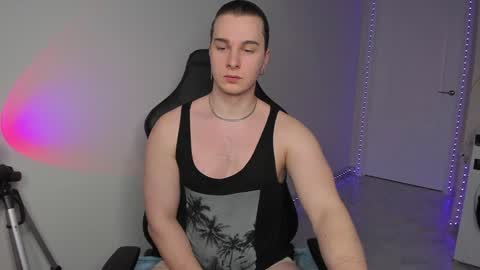 Snapshot of vincent__strong chatting on February 2025 02:24:01 PM Vincent Strong online show from February 2025 02:24:01 PM