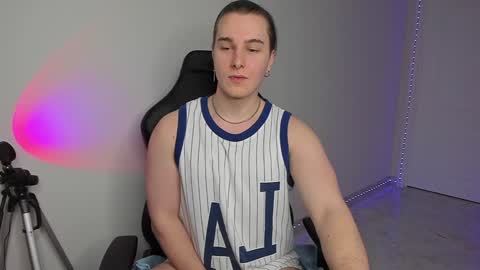 Snapshot of vincent__strong chatting on February 2025 03:00:01 PM Vincent Strong online show from February 2025 03:00:01 PM