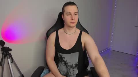 Snapshot of vincent__strong chatting on February 2025 04:07:01 PM Vincent Strong online show from February 2025 04:07:01 PM