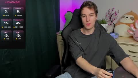 Snapshot of vincent__strong chatting on September 2025 08:13:02 AM Vincent Strong online show from September 2025 08:13:02 AM