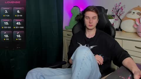 Snapshot of vincent__strong chatting on September 2025 02:18:02 PM Vincent Strong online show from September 2025 02:18:02 PM