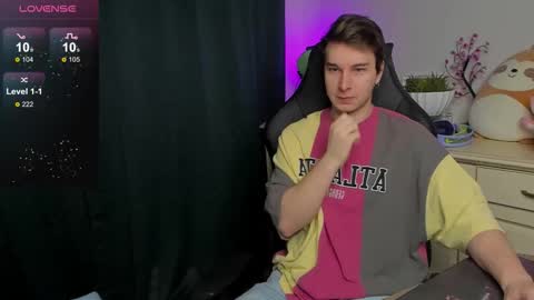 Snapshot of vincent__strong chatting on September 2025 08:15:02 AM Vincent Strong online show from September 2025 08:15:02 AM