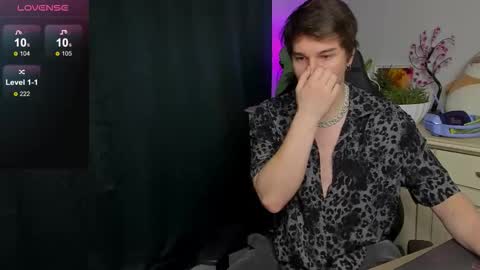 Snapshot of vincent__strong chatting on October 2025 08:58:01 AM Vincent Strong online show from October 2025 08:58:01 AM