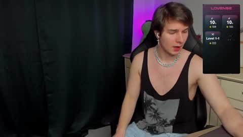 Snapshot of vincent__strong chatting on October 2025 08:04:01 AM Vincent Strong online show from October 2025 08:04:01 AM