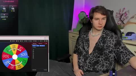 Snapshot of vincent__strong chatting on October 2025 09:43:02 AM Vincent Strong online show from October 2025 09:43:02 AM