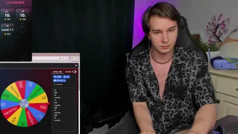 Snapshot of vincent__strong chatting on October 2025 01:29:01 PM Vincent Strong online show from October 2025 01:29:01 PM