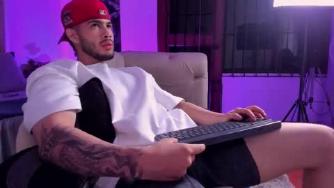 Snapshot of vincentblack_ chatting on November 2025 03:42:02 AM Vincent online show from November 2025 03:42:02 AM