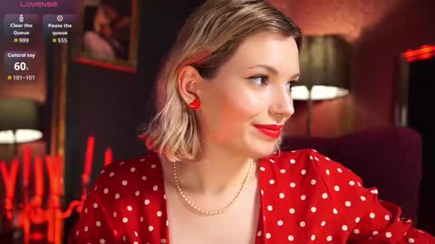 Snapshot of vinyl_kiss chatting on March 2026 02:04:02 AM Carrie Next streams Sat Sun 3pm-11pm EST online show from March 2026 02:04:02 AM