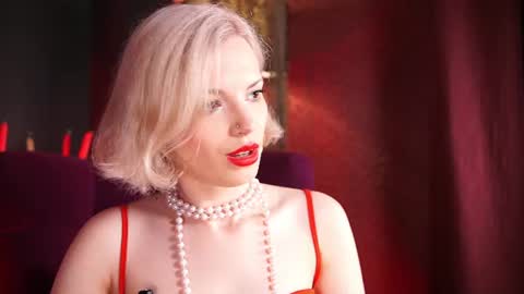 Snapshot of vinyl_kiss chatting on July 2026 09:03:02 PM Carrie Next streams Sat Sun 3pm-11pm EST online show from July 2026 09:03:02 PM