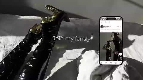 Snapshot of vinylstore chatting on November 2025 04:42:01 PM Diva Silvia online show from November 2025 04:42:01 PM