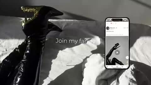 Snapshot of vinylstore chatting on December 2025 04:25:01 PM Diva Silvia online show from December 2025 04:25:01 PM