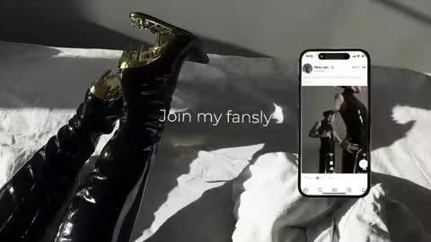 Snapshot of vinylstore chatting on December 2025 03:28:02 PM Diva Silvia online show from December 2025 03:28:02 PM