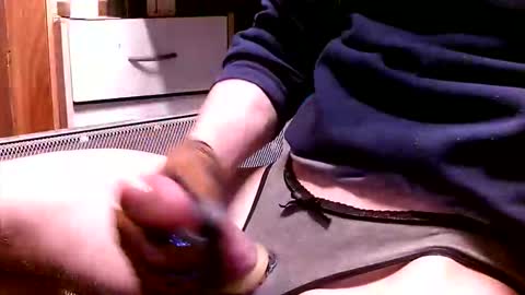 Snapshot of vinziiiii chatting on April 2026 02:03:02 AM Vinz online show from April 2026 02:03:02 AM