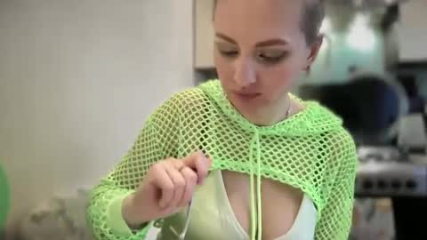 Snapshot of viola_1 chatting on February 2025 05:04:01 AM Funny girl online show from February 2025 05:04:01 AM