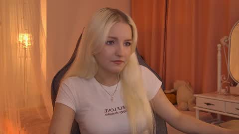 Snapshot of violamore chatting on June 2026 07:04:01 PM violamore online show from June 2026 07:04:01 PM