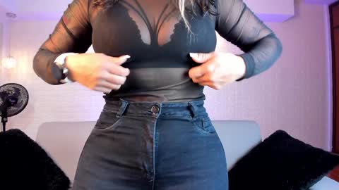 Snapshot of violeet_scott chatting on December 2024 10:55:02 AM Violett Everyday From 0530 to 1430 Col Time online show from December 2024 10:55:02 AM