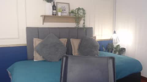 V I O L E T  online show from April 2026 01:34:02 PM