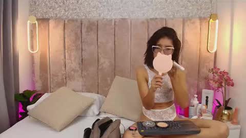 Snapshot of violet_606 chatting on September 2025 01:00:01 PM Violeta online show from September 2025 01:00:01 PM