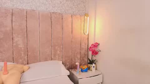 Snapshot of violet_606 chatting on October 2025 12:50:01 PM Violeta online show from October 2025 12:50:01 PM