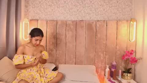 Snapshot of violet_606 chatting on November 2025 03:27:01 PM Violeta online show from November 2025 03:27:01 PM