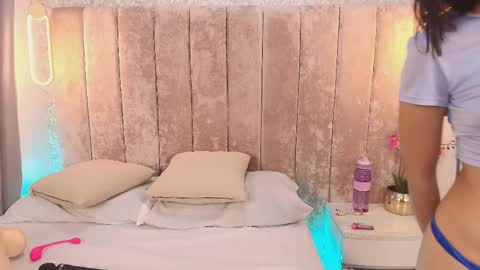 Snapshot of violet_606 chatting on November 2025 01:55:01 PM Violeta online show from November 2025 01:55:01 PM