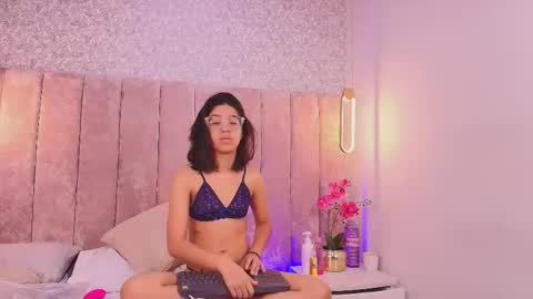 Snapshot of violet_606 chatting on December 2025 12:10:01 PM Violeta online show from December 2025 12:10:01 PM