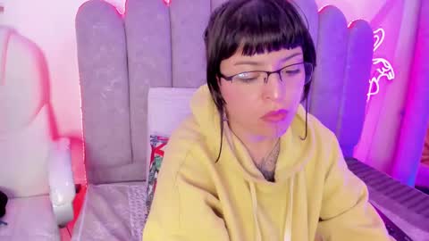 Violet online show from March 2025 09:54:02 PM