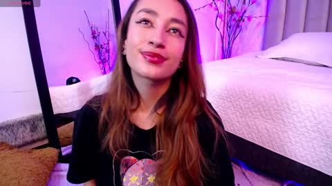 Snapshot of violet_jonesss chatting on December 2024 02:16:02 PM Violet Jones online show from December 2024 02:16:02 PM