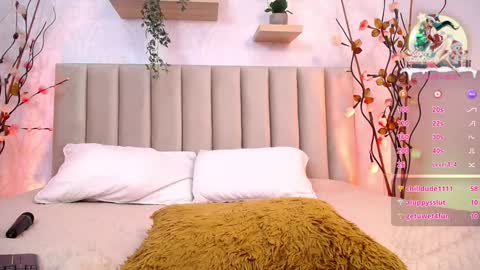 Snapshot of violet_jonesss chatting on December 2024 05:43:01 PM Violet Jones online show from December 2024 05:43:01 PM