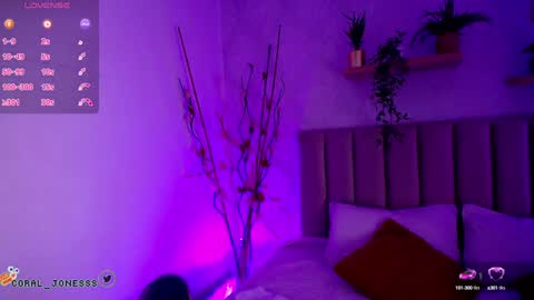 Snapshot of violet_jonesss chatting on January 2025 01:09:01 PM Violet Jones online show from January 2025 01:09:01 PM