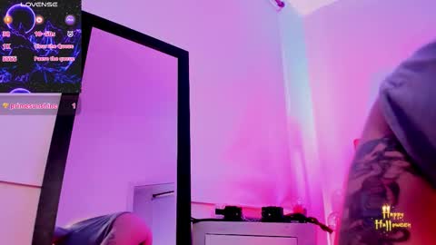 Snapshot of violet_jonesss chatting on October 2025 03:24:01 PM Violet Jones online show from October 2025 03:24:01 PM