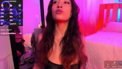 Snapshot of violet_jonesss chatting on November 2025 03:12:02 PM Violet Jones online show from November 2025 03:12:02 PM