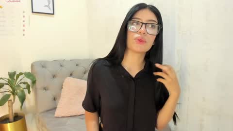  Violet  online show from May 2026 06:16:02 PM