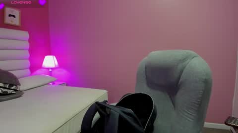 Snapshot of violet_sinclair chatting on July 2026 11:14:01 AM violet_sinclair online show from July 2026 11:14:01 AM
