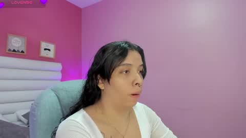 Snapshot of violet_sinclair chatting on July 2026 11:28:02 AM violet_sinclair online show from July 2026 11:28:02 AM
