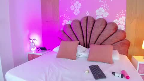 Snapshot of violet_smith01 chatting on August 2026 12:30:01 PM violet_smith01 online show from August 2026 12:30:01 PM