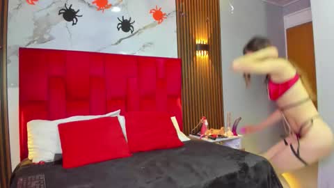 violet_storm_ online show from November 2025 01:05:02 AM