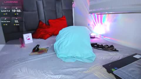 violett taylor online show from February 2025 05:18:01 AM