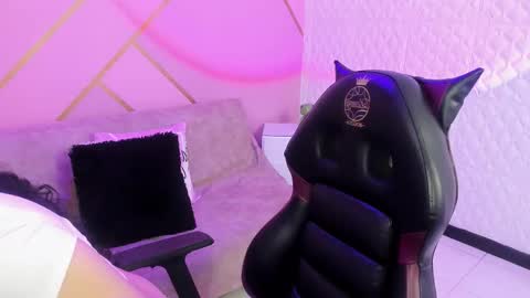     online show from December 2025 09:45:01 PM