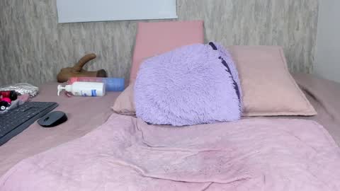 Snapshot of violeta_london chatting on December 2024 06:06:01 AM violeta london online show from December 2024 06:06:01 AM