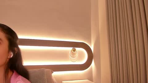 Violeta Sum online show from April 2026 01:01:01 PM