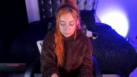 Snapshot of violetaarey chatting on February 2026 04:52:01 AM Violeta Help me reach 150 thumbs up online show from February 2026 04:52:01 AM