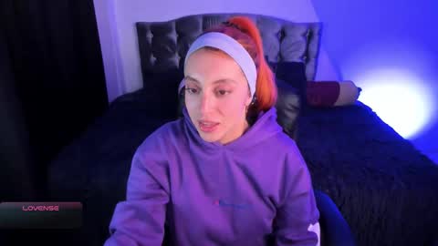 Snapshot of violetaarey chatting on February 2026 03:40:02 AM Violeta Help me reach 150 thumbs up online show from February 2026 03:40:02 AM