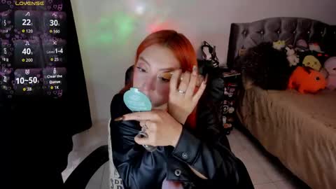 Snapshot of violetaarey chatting on April 2026 04:57:02 PM Violeta Help me reach 150 thumbs up online show from April 2026 04:57:02 PM