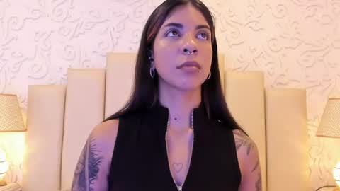 Snapshot of violetahills_ chatting on July 2026 12:33:02 PM Violeta online show from July 2026 12:33:02 PM